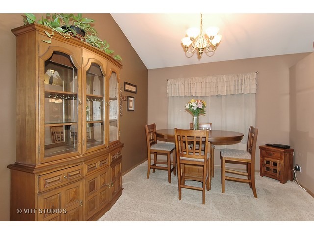 1861 Gleneagle Cir, Elgin, IL 60123 photo 6