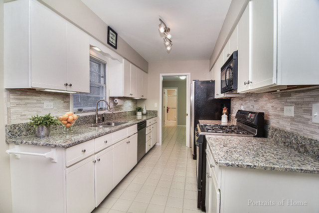 28 W166 Plainview Dr, Naperville, IL 60564 photo 6