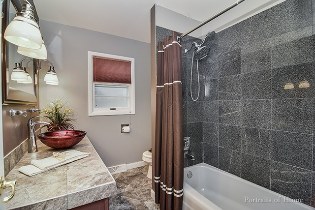 28 W166 Plainview Dr, Naperville, IL 60564 photo 10