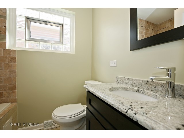 412 E 89th Pl, Chicago, IL 60619 photo 8