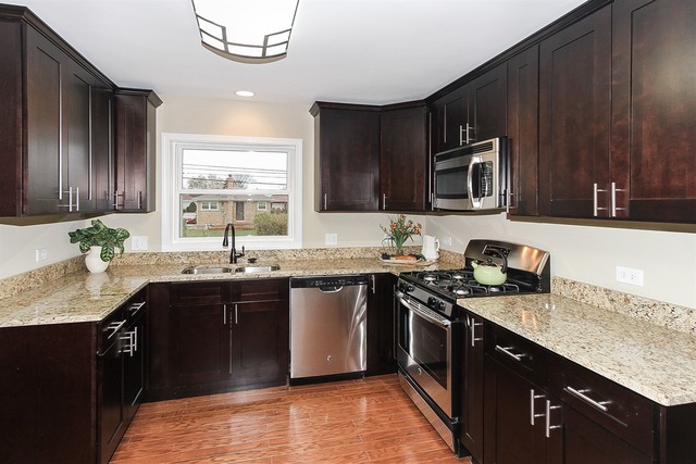 7509 Keystone Ave, Skokie, IL 60076 photo 8