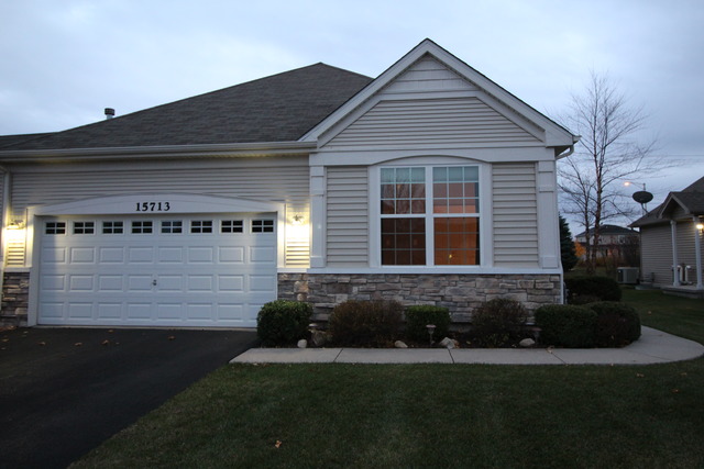 15713 Cove Cir, Plainfield, IL 60544 photo 2