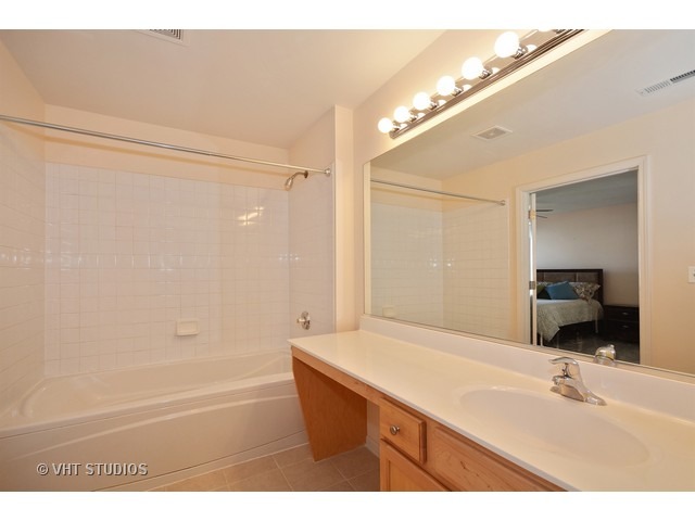2489 Reflections Dr, Aurora, IL 60502 photo 8