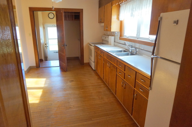 453 S Third St, Peotone, IL 60468 photo 8