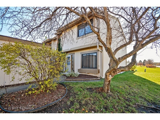 1075 Cascade Dr, Aurora, IL 60506 photo 1