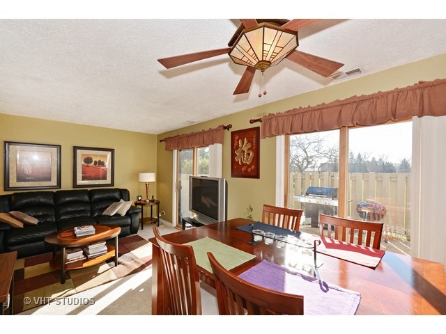 1075 Cascade Dr, Aurora, IL 60506 photo 4