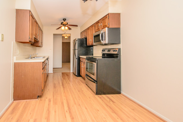 711 S River Rd #409, Des Plaines, IL 60016 photo 11