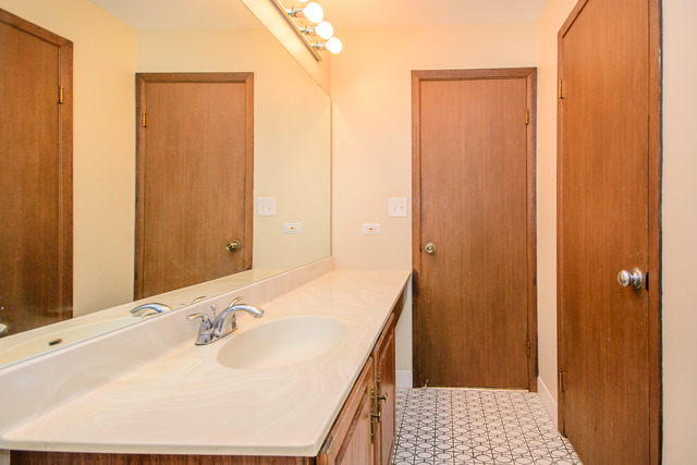 711 S River Rd #409, Des Plaines, IL 60016 photo 15