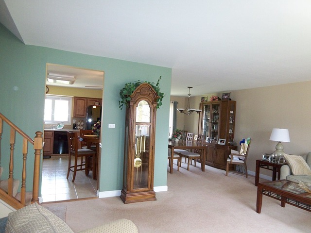80 Ambleside Rd, Des Plaines, IL 60016 photo 3