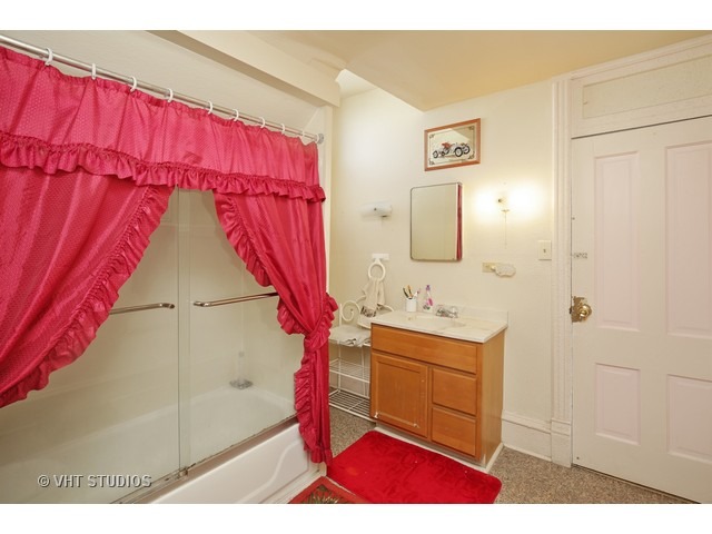 636 Raymond St, Elgin, IL 60120 photo 9
