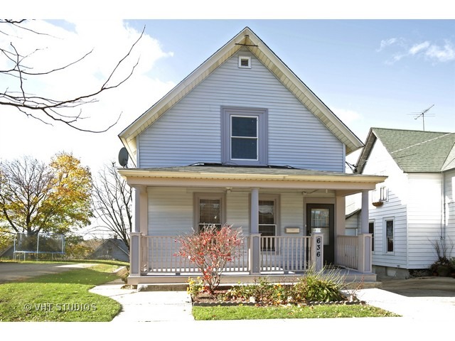 636 Raymond St, Elgin, IL 60120 photo 1