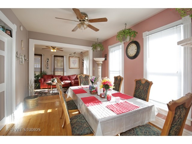 636 Raymond St, Elgin, IL 60120 photo 3