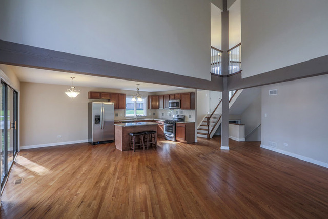 618 Christopher Ln, Carol Stream, IL 60188 photo 8