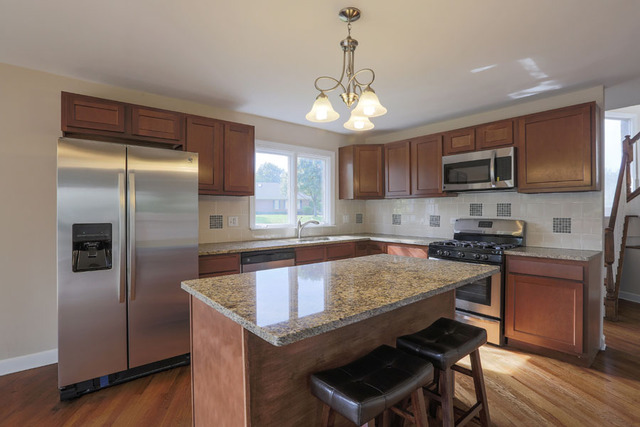 618 Christopher Ln, Carol Stream, IL 60188 photo 4