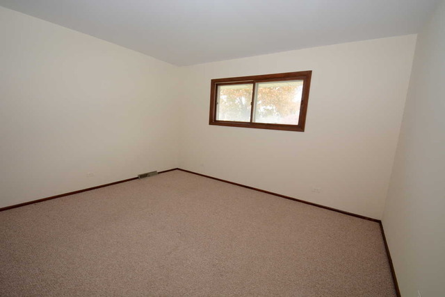 3210 Plum Grove Dr, Rolling Meadows, IL 60008 photo 10