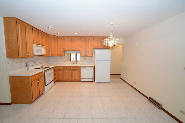 3210 Plum Grove Dr, Rolling Meadows, IL 60008 photo 6