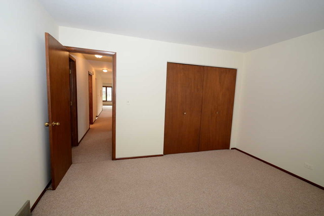 3210 Plum Grove Dr, Rolling Meadows, IL 60008 photo 9