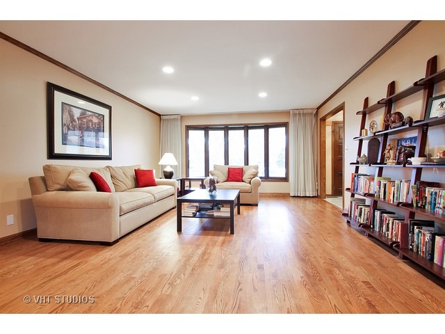 2730 Maynard Ct, Glenview, IL 60025 photo 2