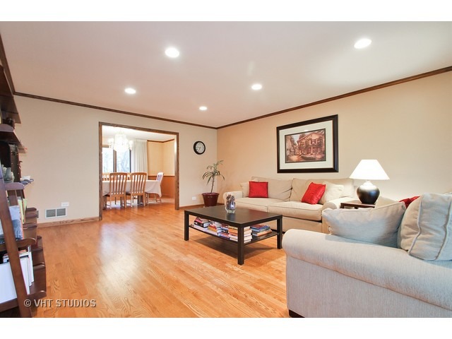 2730 Maynard Ct, Glenview, IL 60025 photo 3