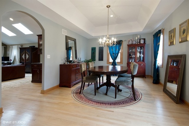 8102 Tennessee Ave, Willowbrook, IL 60527 photo 9
