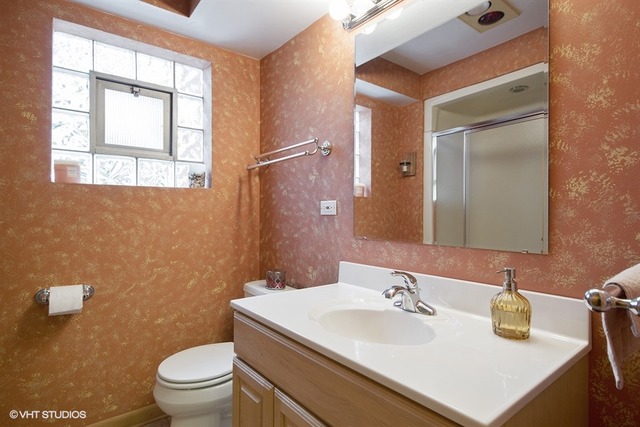 8102 Tennessee Ave, Willowbrook, IL 60527 photo 14