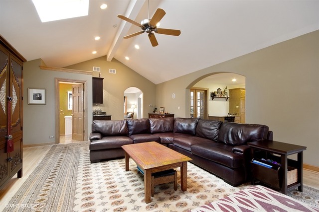 8102 Tennessee Ave, Willowbrook, IL 60527 photo 7