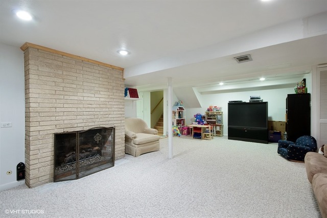 8102 Tennessee Ave, Willowbrook, IL 60527 photo 16