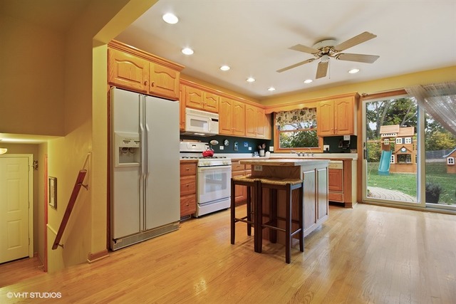 8102 Tennessee Ave, Willowbrook, IL 60527 photo 4