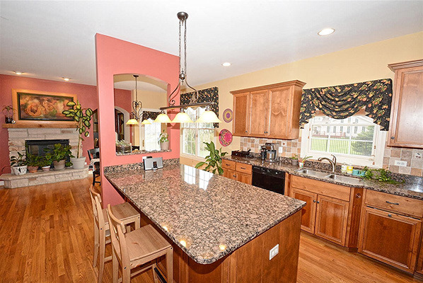 16003 Hometown Dr, Plainfield, IL 60586 photo 4