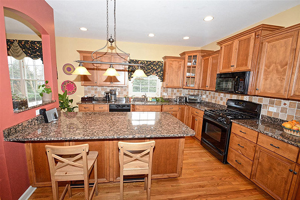 16003 Hometown Dr, Plainfield, IL 60586 photo 3