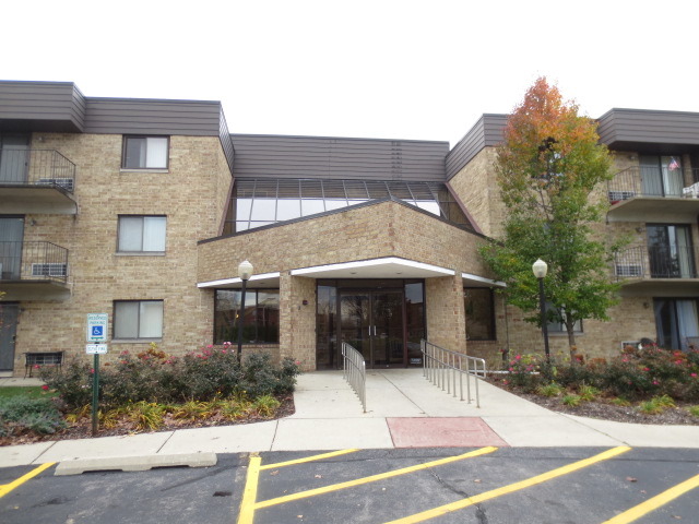 5550 Astor Ln #202, Rolling Meadows, IL 60008 photo 1