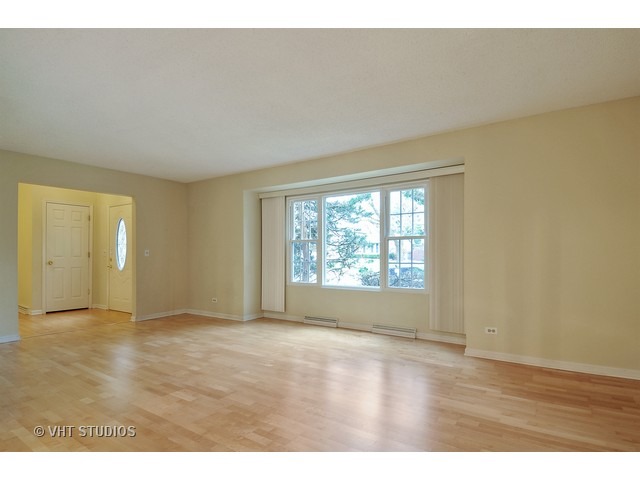 1708 Warbler Dr, Naperville, IL 60565 photo 2