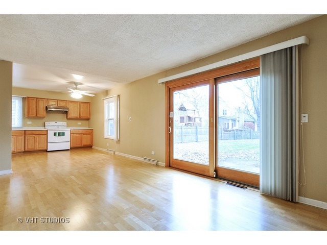 1708 Warbler Dr, Naperville, IL 60565 photo 4