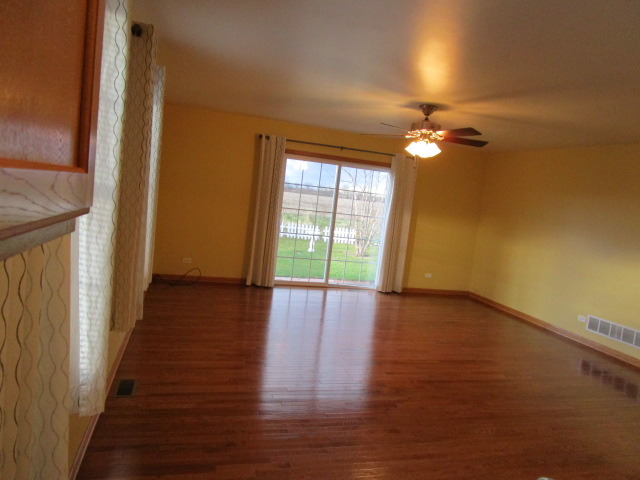 903 Forest Downs, Harvard, IL 60033 photo 6