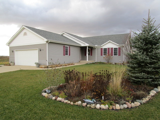 903 Forest Downs, Harvard, IL 60033 photo 1
