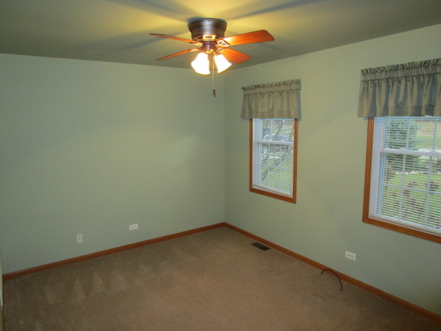 903 Forest Downs, Harvard, IL 60033 photo 14
