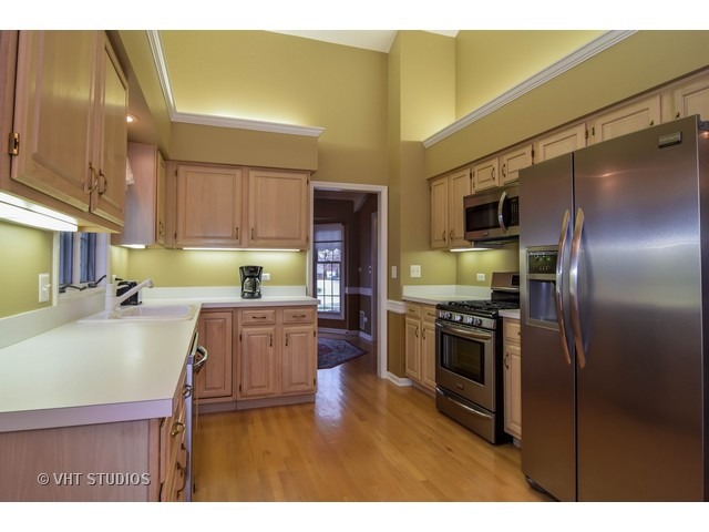 557 Rose Ln, Bartlett, IL 60103 photo 5