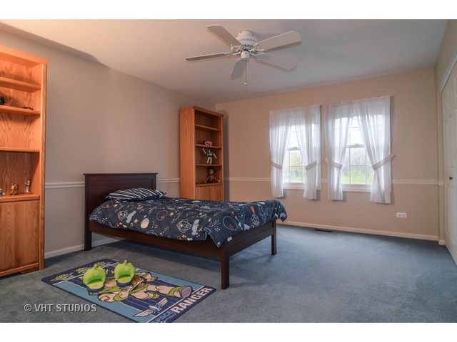 557 Rose Ln, Bartlett, IL 60103 photo 11