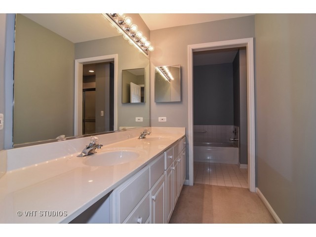 557 Rose Ln, Bartlett, IL 60103 photo 10