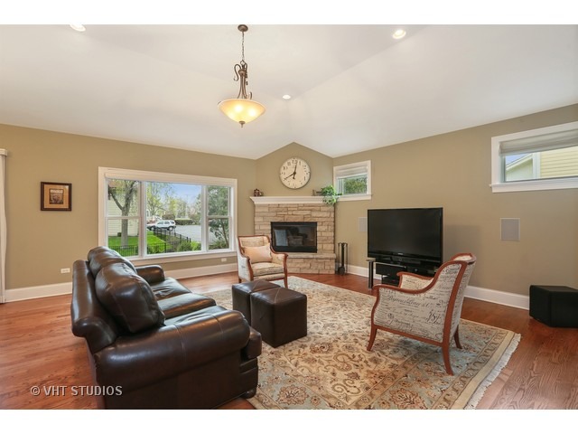 208 E Franklin St, Wheaton, IL 60187 photo 9