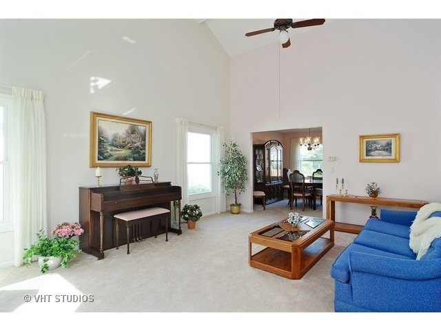 1033 Shady Tree Ln, Wheeling, IL 60090 photo 2