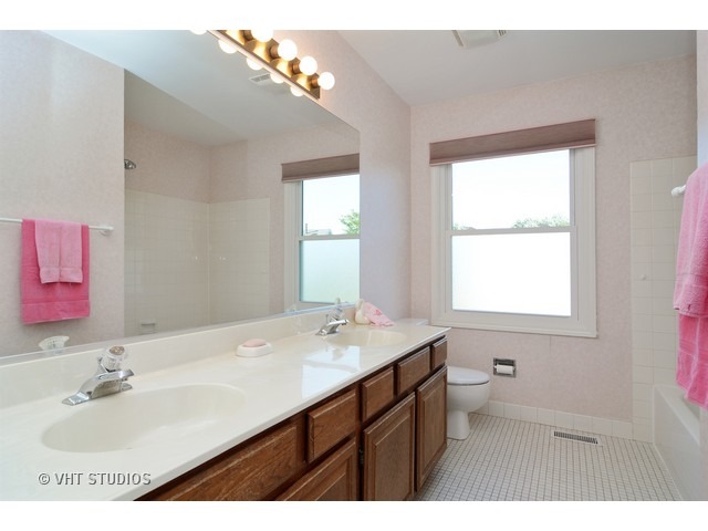 1033 Shady Tree Ln, Wheeling, IL 60090 photo 13