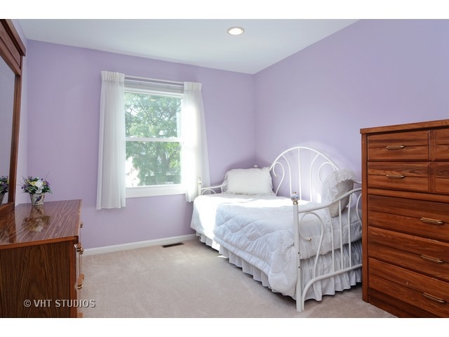 1033 Shady Tree Ln, Wheeling, IL 60090 photo 12