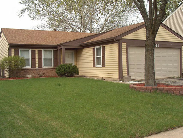 479 Hampton Ln, Roselle, IL 60172 photo 1