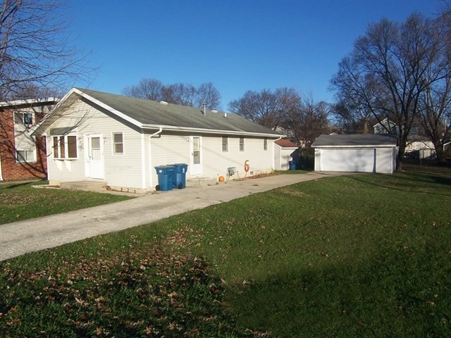 210 Adam St, Morris, IL 60450 photo 1