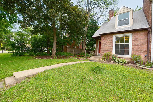 1410 Willow Ave, Des Plaines, IL 60016 photo 2