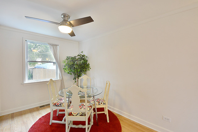 1410 Willow Ave, Des Plaines, IL 60016 photo 9