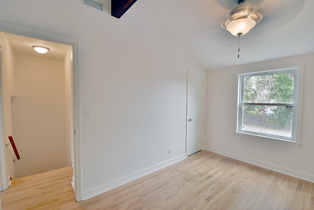 1410 Willow Ave, Des Plaines, IL 60016 photo 12
