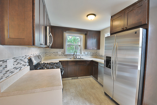 1410 Willow Ave, Des Plaines, IL 60016 photo 11