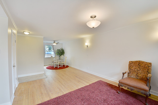 1410 Willow Ave, Des Plaines, IL 60016 photo 7